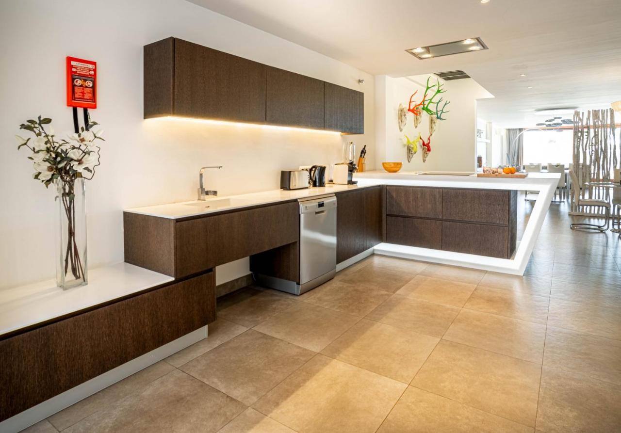 Grand Terrace Apartment In Puerto De Alcudia Bagian luar foto